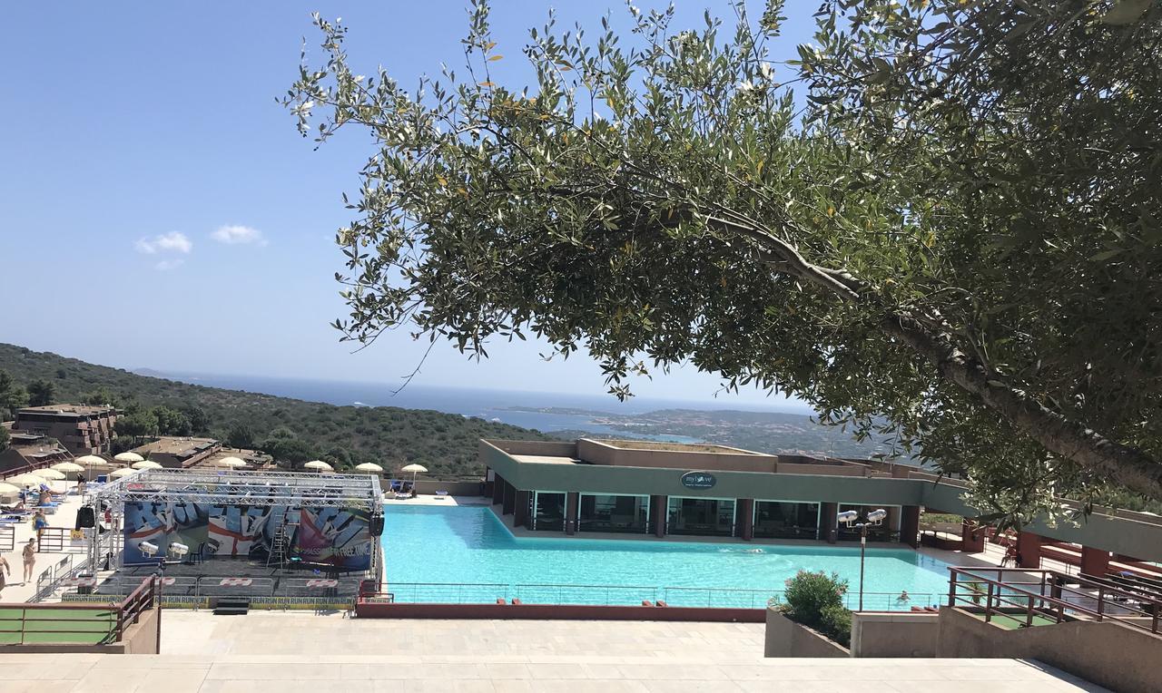 Centro Vacanze Cugnana Verde Portisco Esterno foto